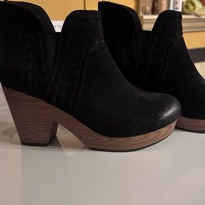 Pierre Dumas Black Women's Mules with Tan Heel